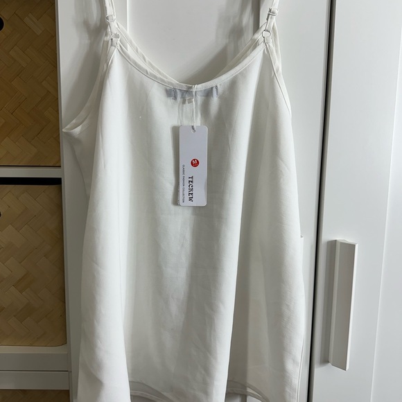 TeCrew white spaghetti strap tank top M NWT - Picture 2 of 4